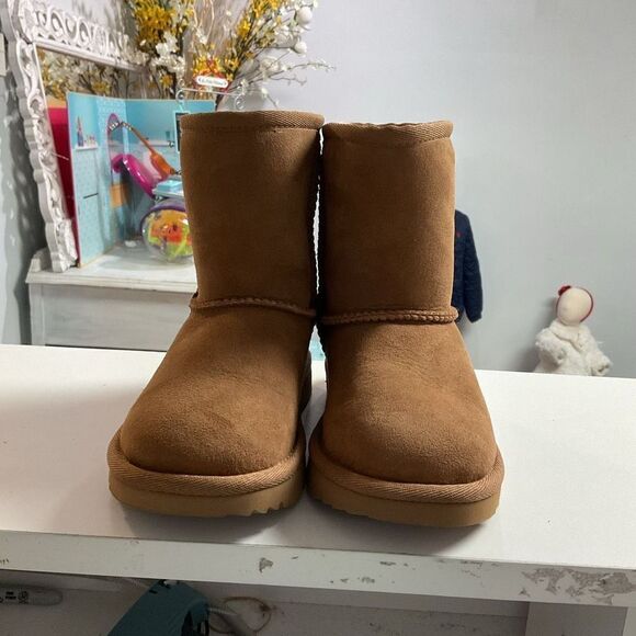 UGG Toddlers Classic II Boot Size 9 - Picture 2 of 5